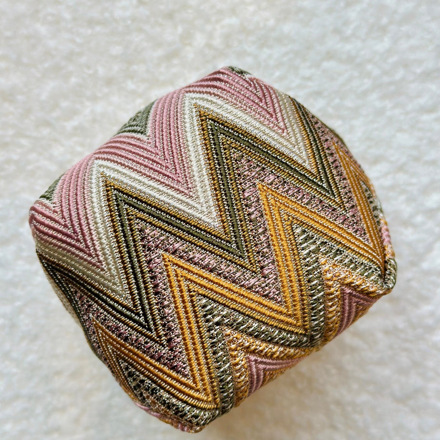 Zickzack-Spielzeugball