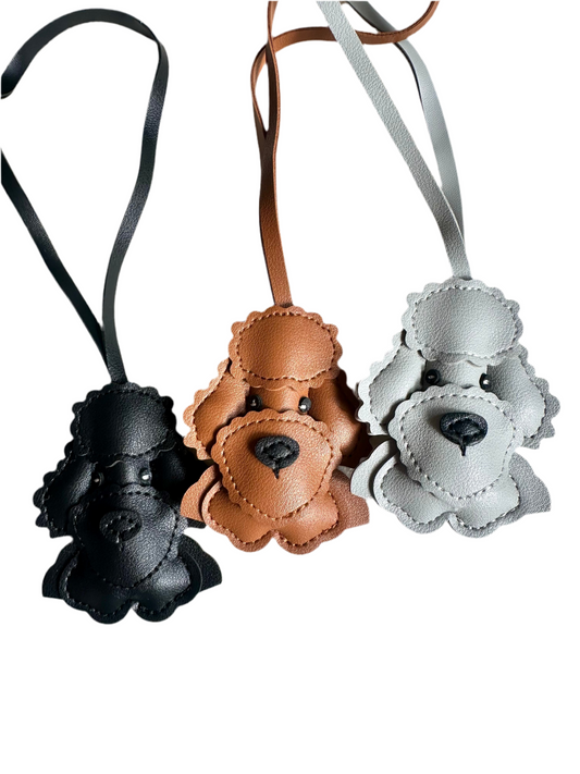 Poedel Lederen Hanger – Stijlvol Accessoire voor Hondenliefhebbers