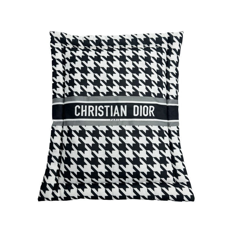 Weiches Plaid mit beigem Aufdruck