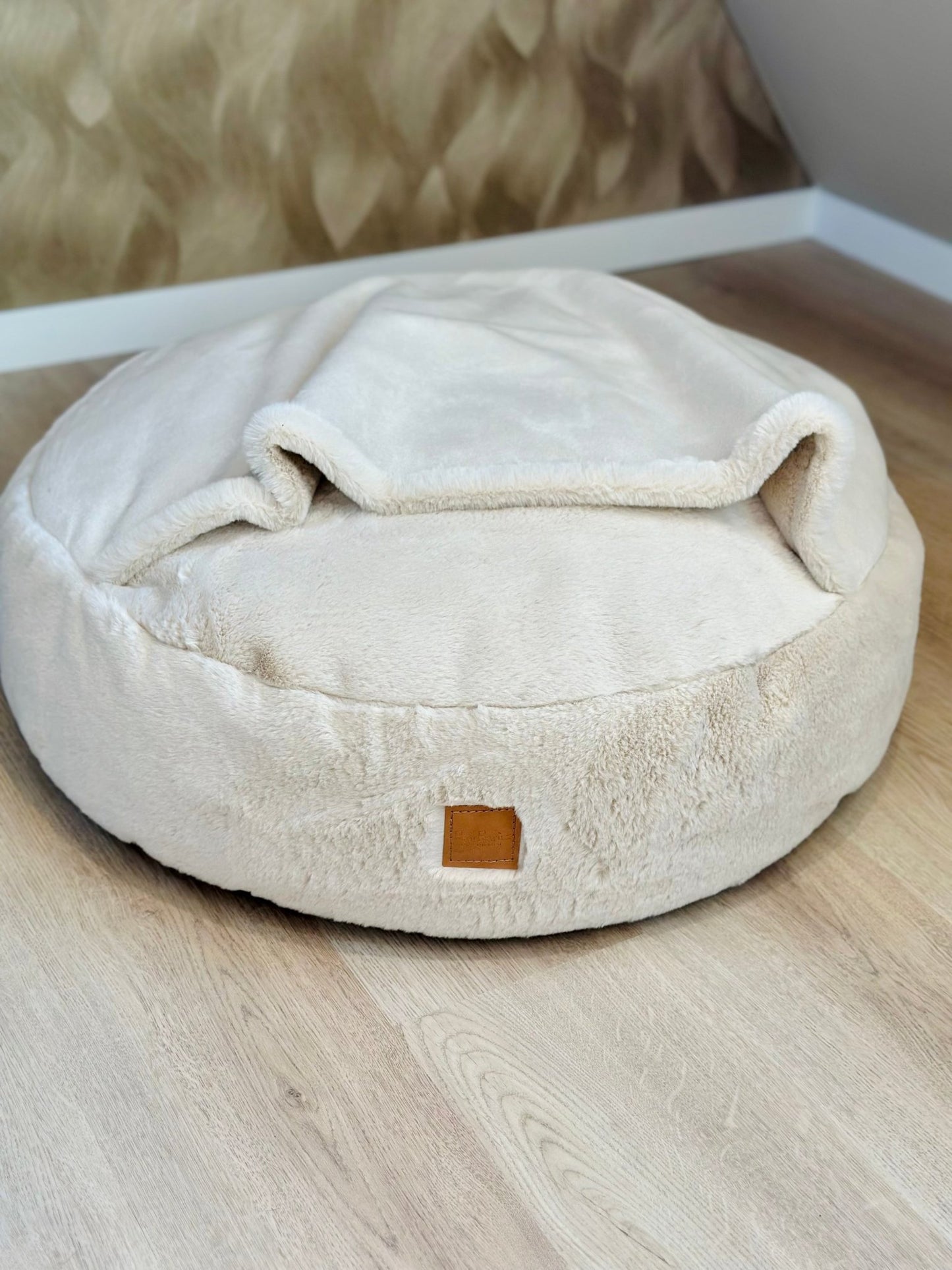Bau Baru | Cave bed - Morbido Panna - Golden Poms
