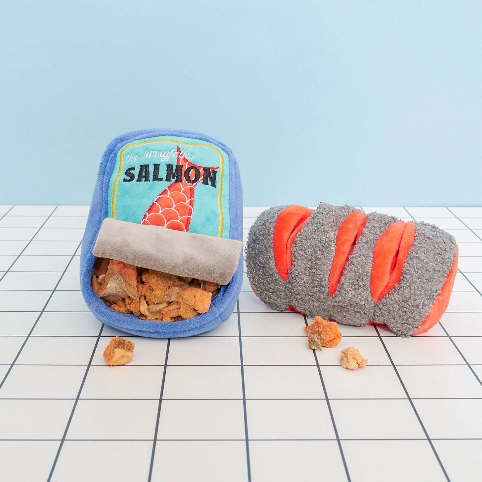 The Furryfolks | Snuffelspeelgoed - Zalm uit blik - Golden Poms