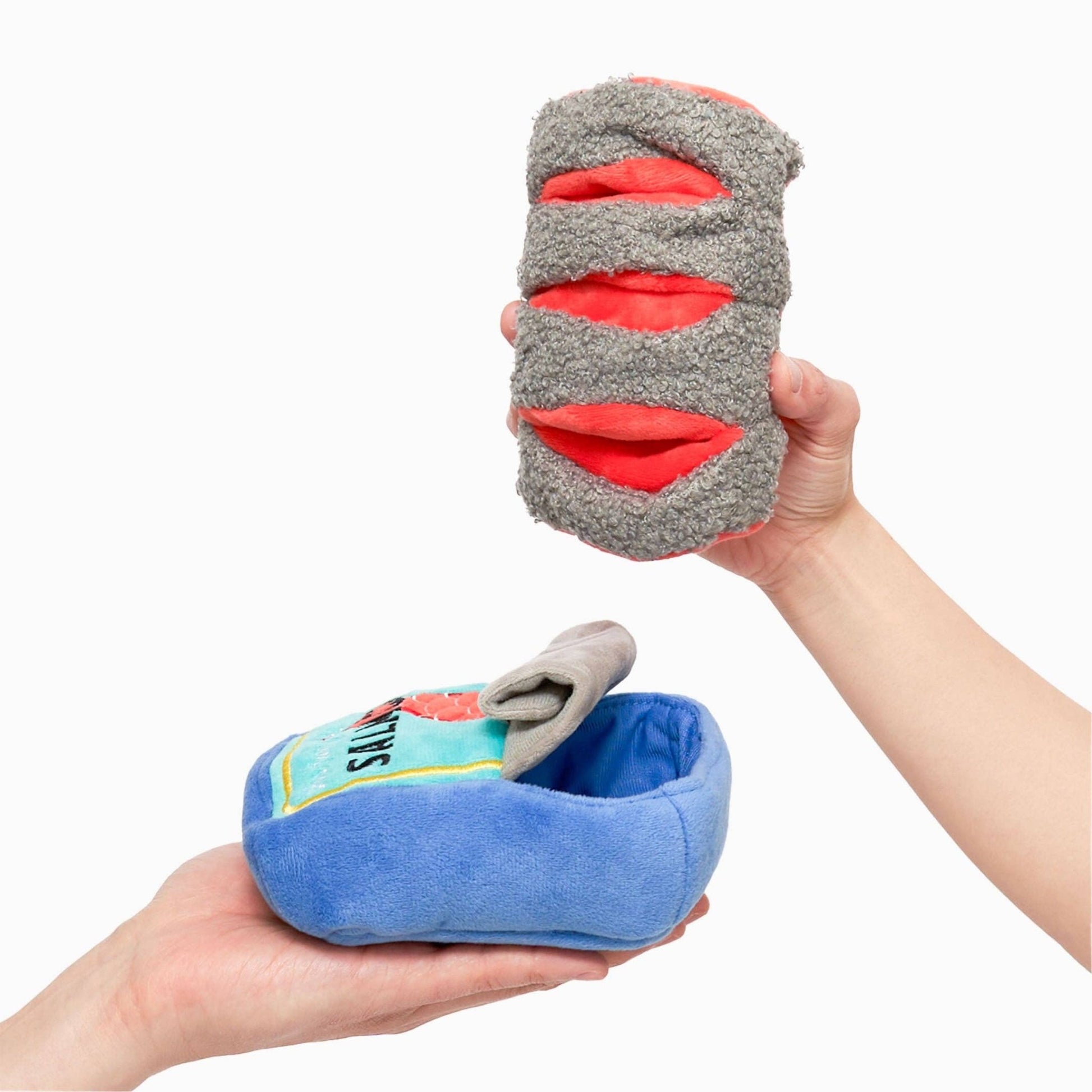 The Furryfolks | Snuffelspeelgoed - Zalm uit blik - Golden Poms