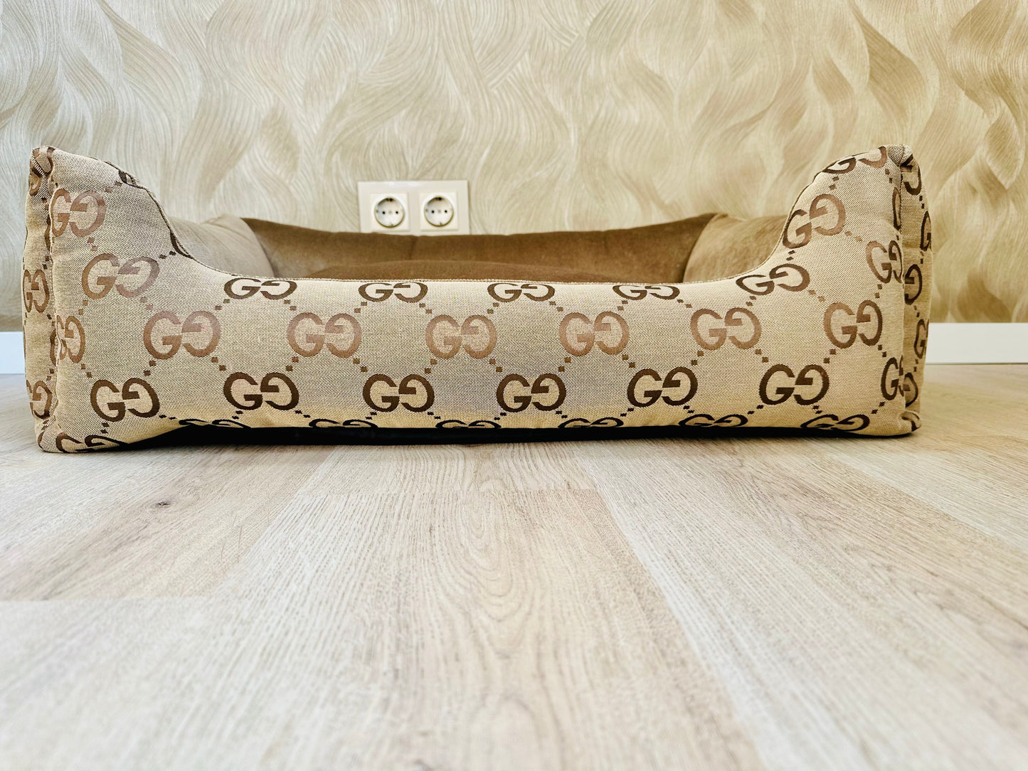Luxe Handgemaakte Velvet Hondenmand | GG print Beige
