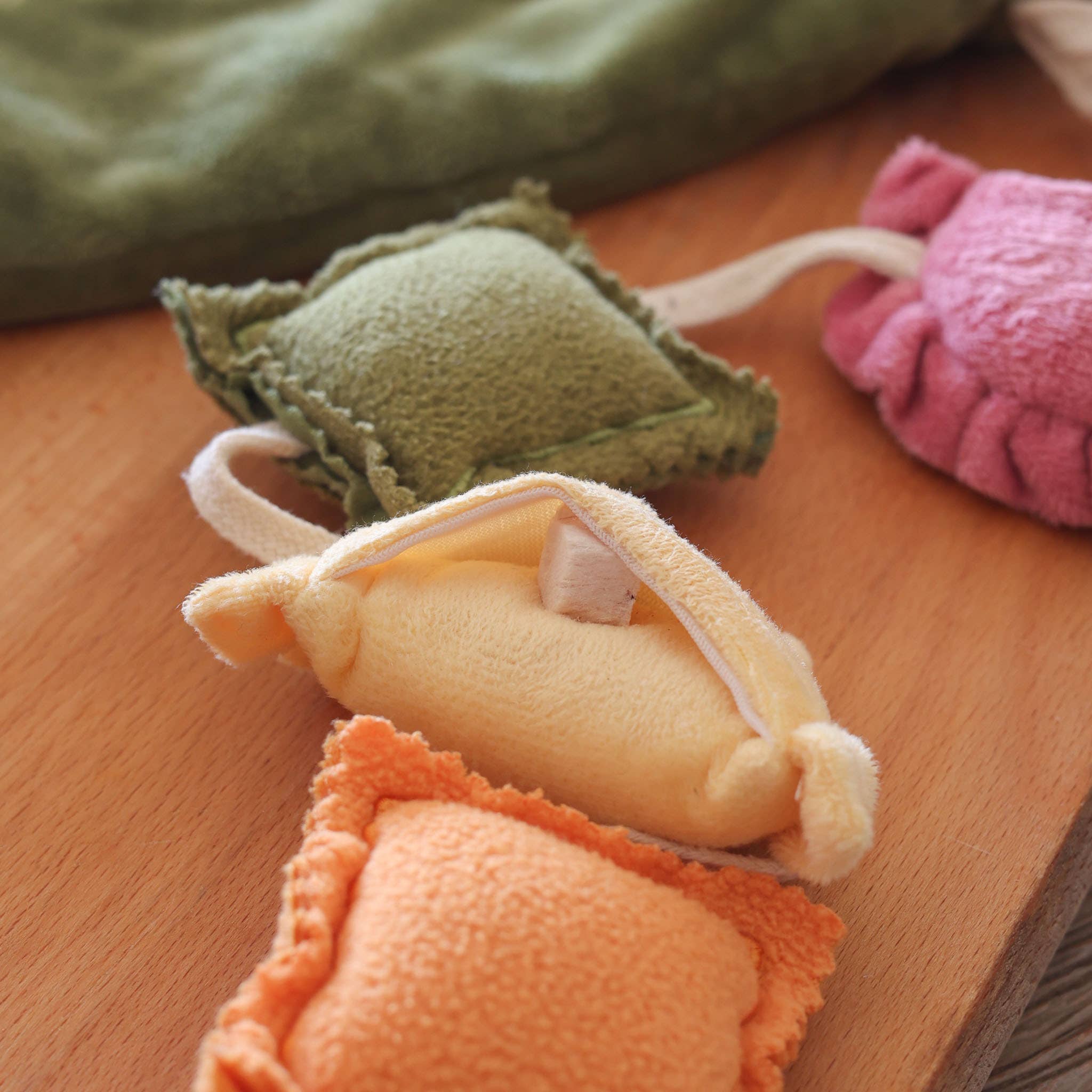 Pups & Bubs - Ravioli Neuswerk Verrijkingsspeelgoed | Piep | Knisper