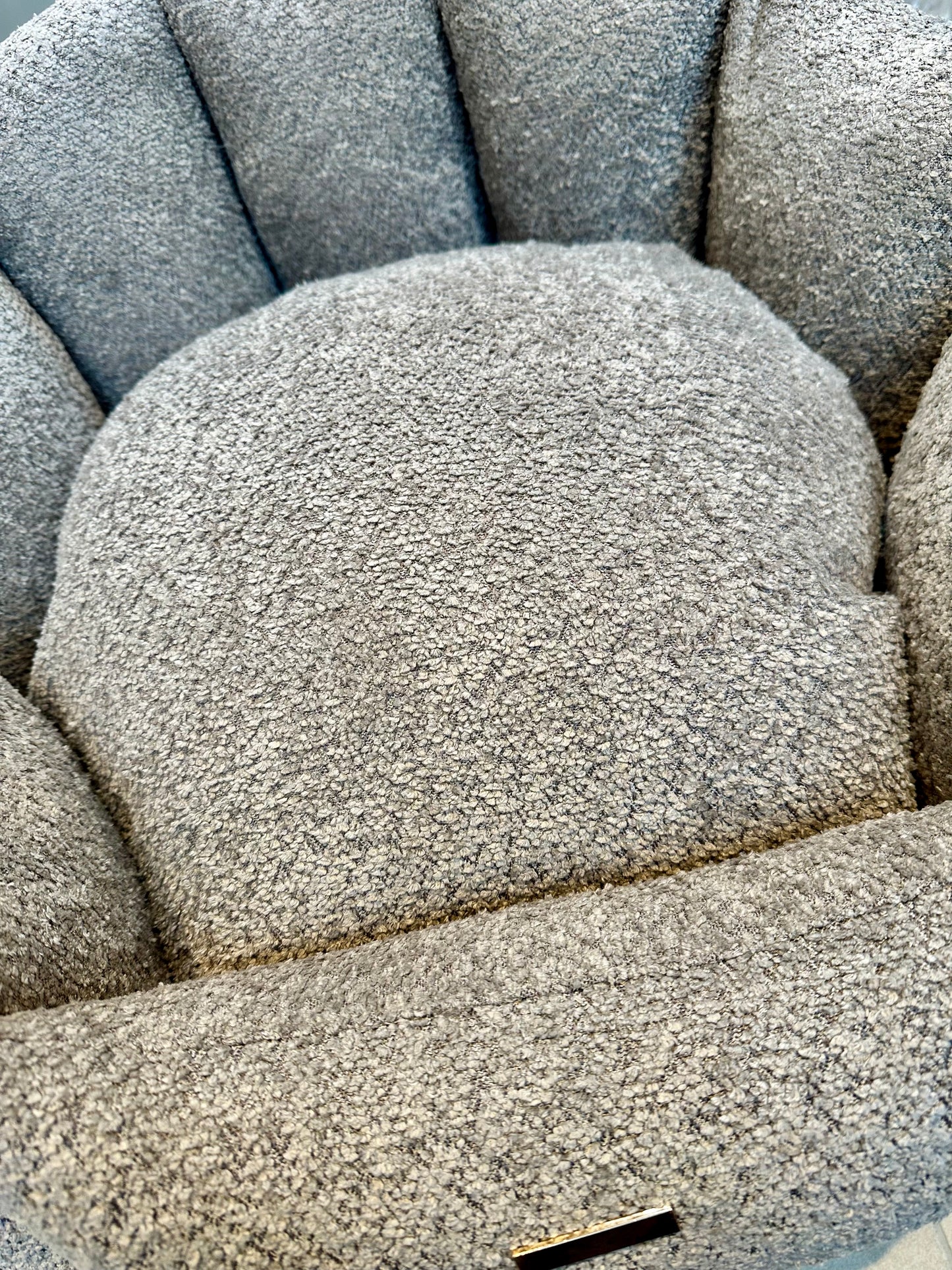 Elite Puppy | Shell Mand Chenille