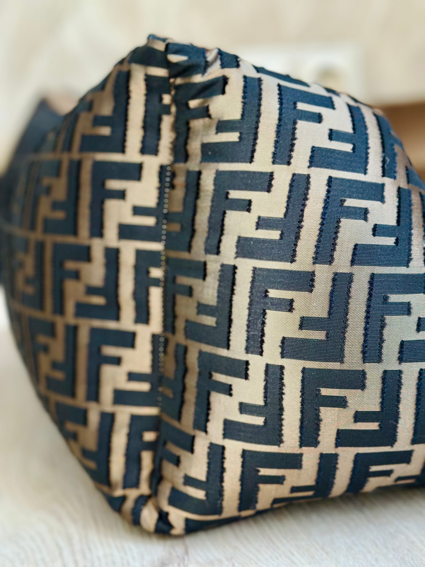 Luxe Handgemaakte Velvet Hondenmand | FF print Bruin/Brons