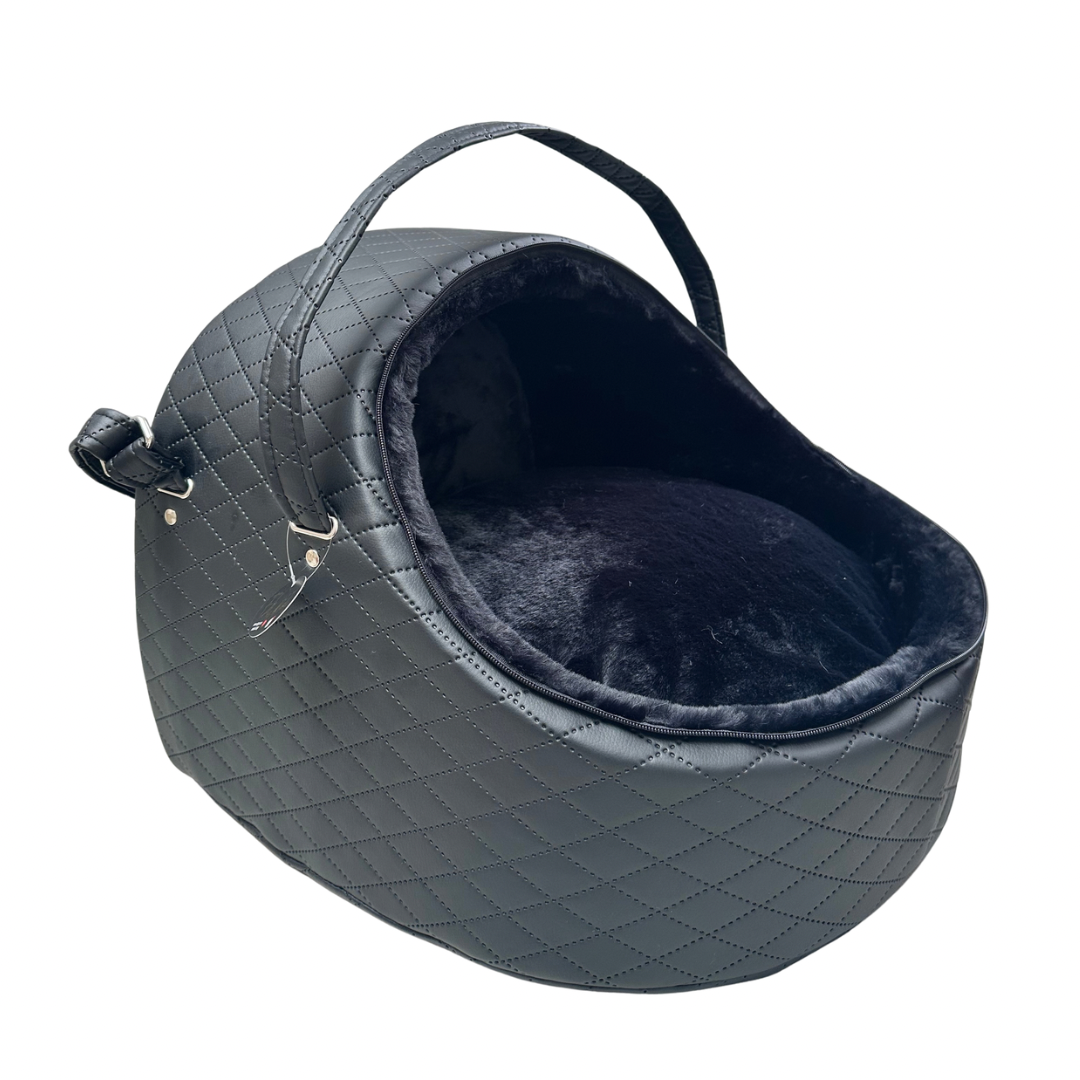 EH GIA Car Igloo Square Black + Black Eco Fur Honden Autostoel, Maat 2